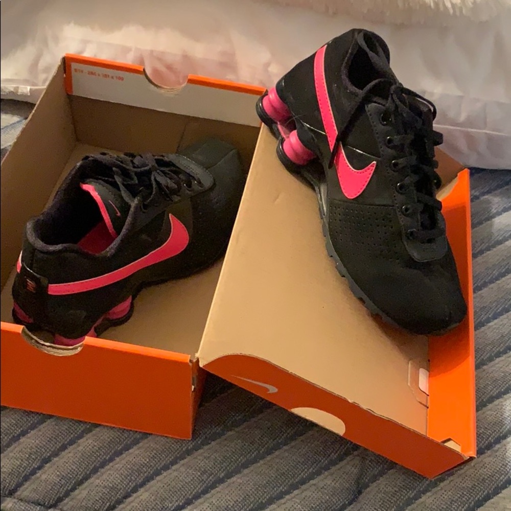 Nike shox black and pink size 4